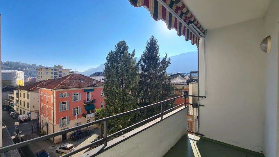 CHIASSO CENTRO: APPARTAMENTI RINNOVATI DA 2.5 A 4.5 LOC.
