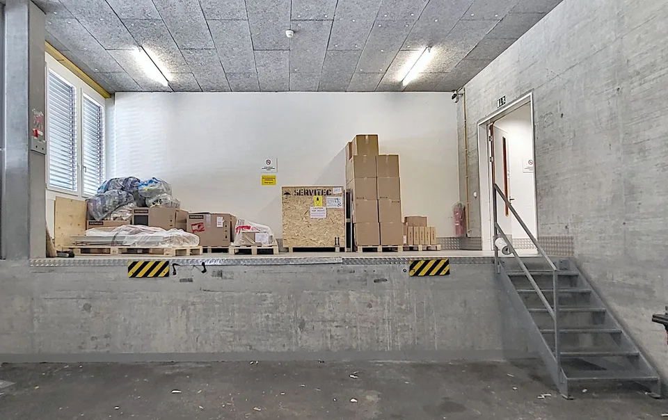 Drivable commercial spaces in TechCenter Reinach! – photo 11 of 13