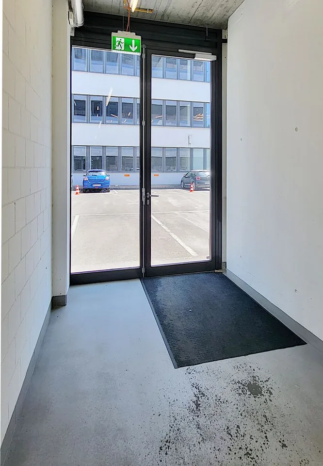 Drivable commercial spaces in TechCenter Reinach! – photo 8 of 13