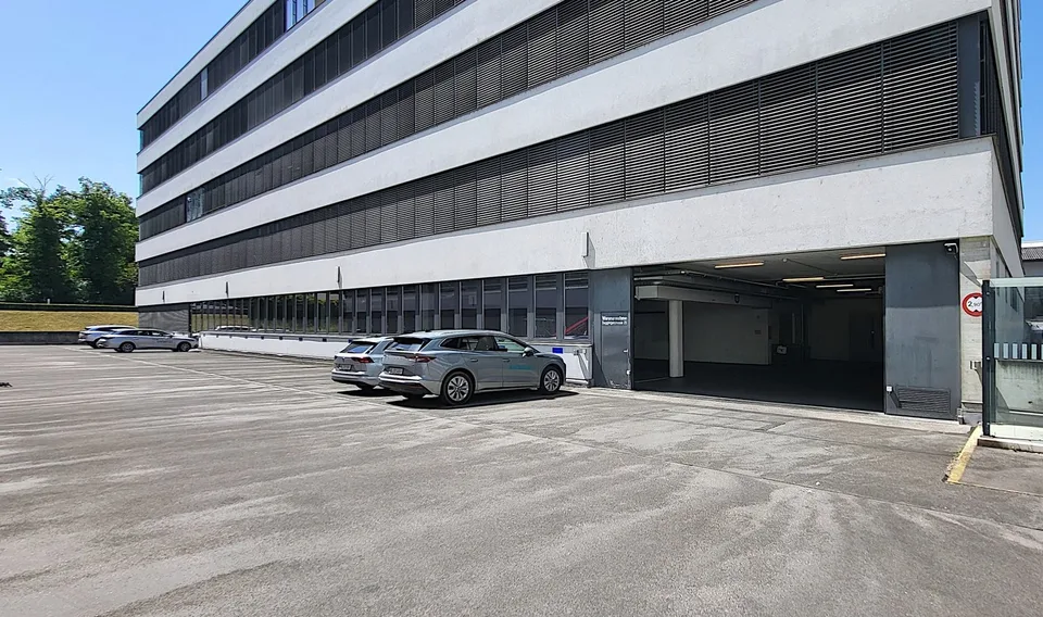 Drivable commercial spaces in TechCenter Reinach! – photo 9 of 13