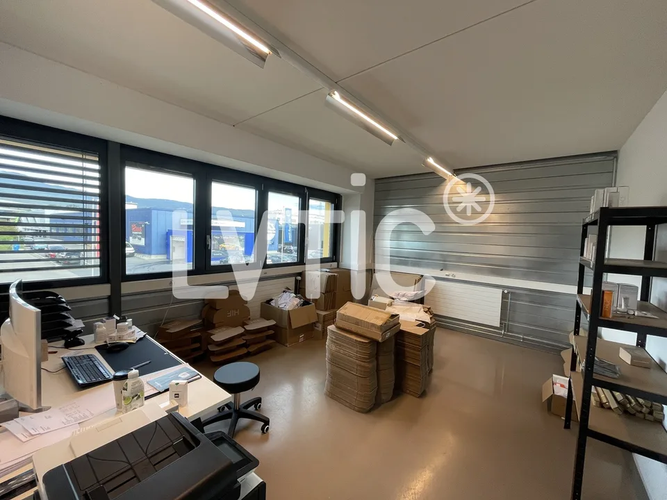 Büros, Atelier, Labor, Lager von 330 m2 zur Miete in Nyon