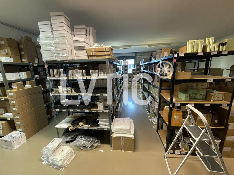 Uffici, laboratorio, atelier, deposito di 330 m2 in affitto a Nyon – foto 8 di 10