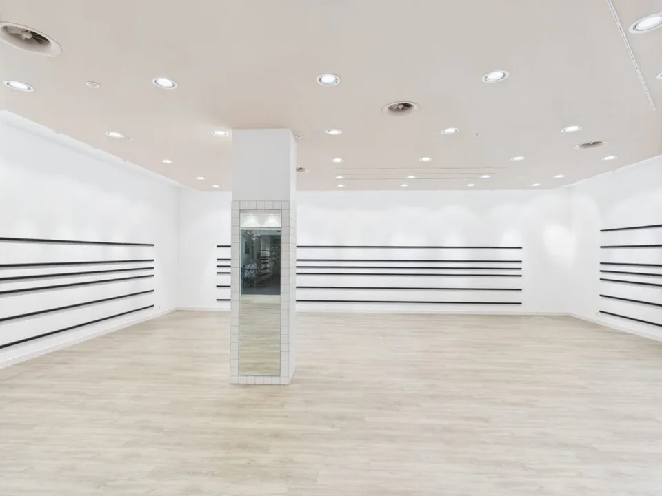 Raro! Grande superficie commerciale di circa 187 m2 al piano terra del Centro Commerciale di Ecublens