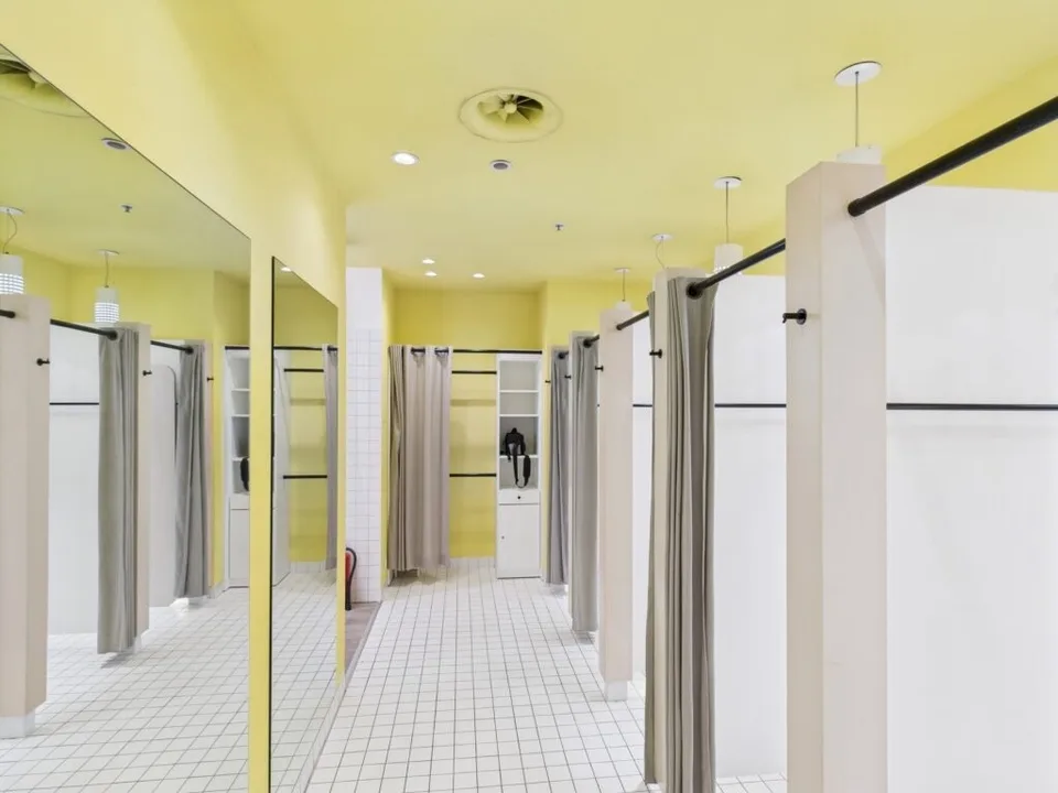Raro! Grande superficie commerciale di circa 187 m2 al piano terra del Centro Commerciale di Ecublens – foto 8 di 8