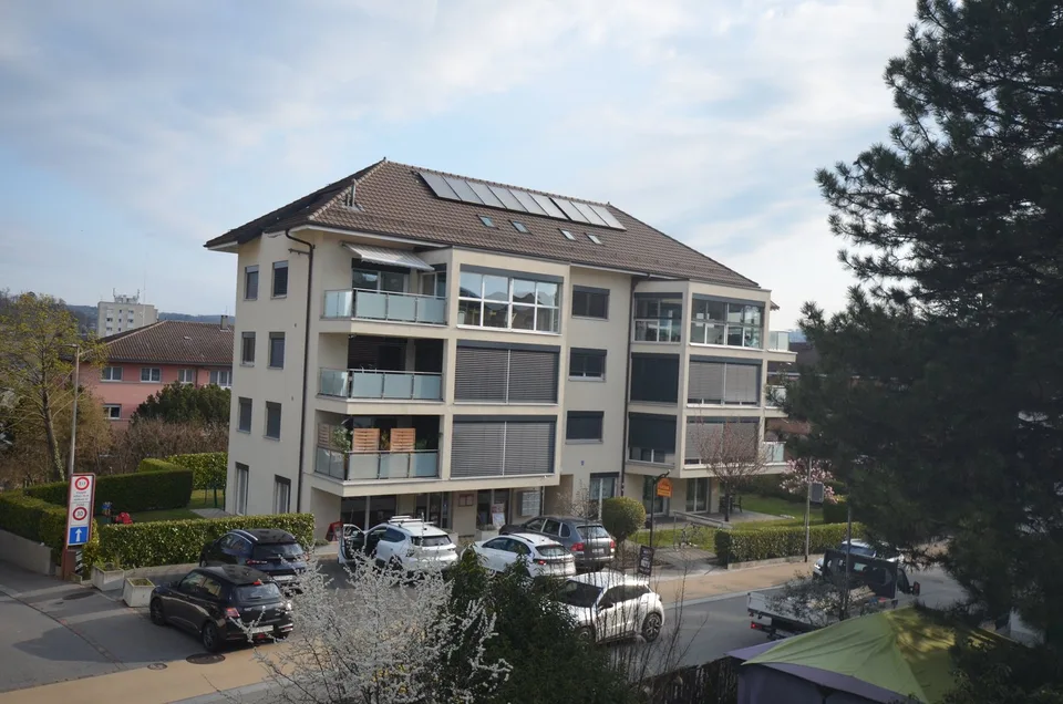 Local commercial dans immeuble locatif