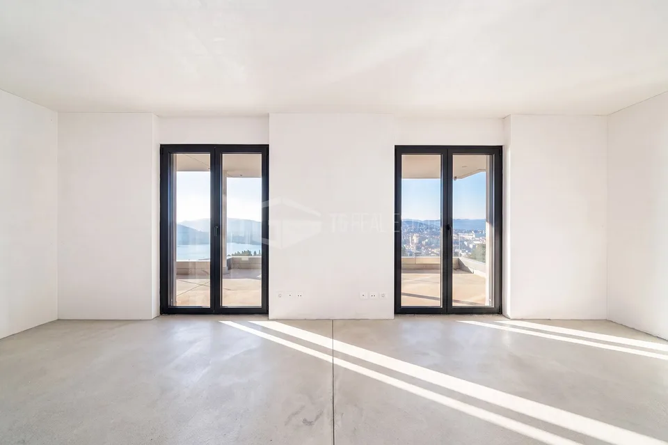Neue geräumige 4,5-Zimmer-Wohnung mit Seeblick und Garten