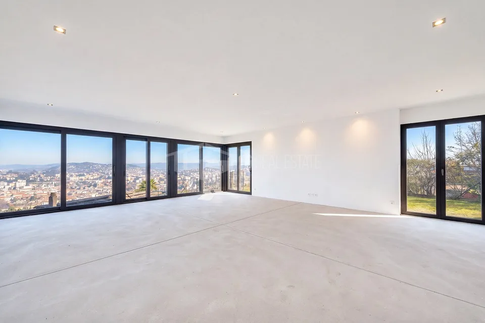 Neue geräumige 4,5-Zimmer-Wohnung mit Seeblick und Garten