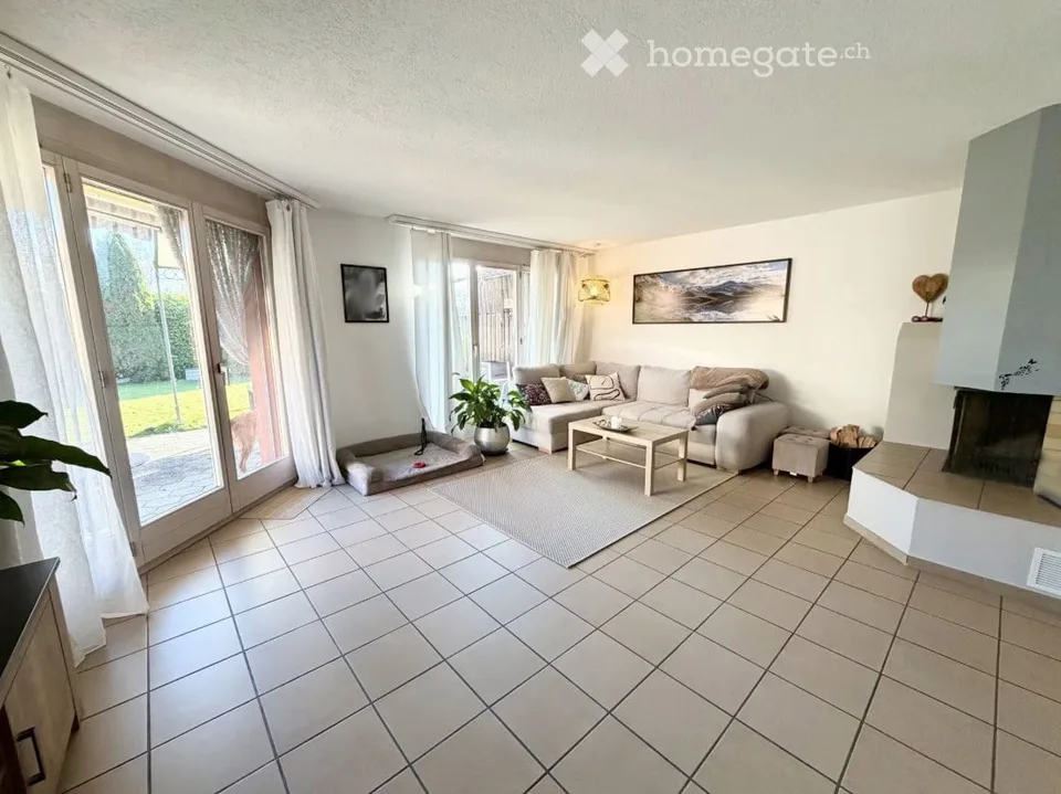 Maison mitoyenne de 4,5 pièces avec grand jardin et potentiel