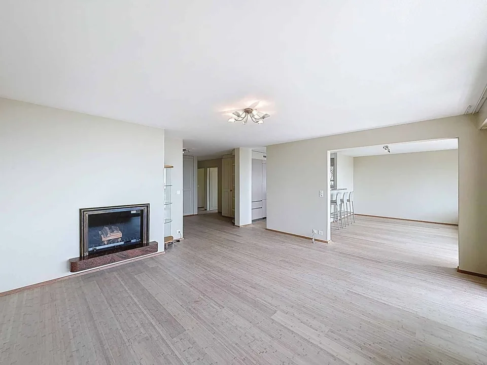 Elegantes 4.5-Zimmer-Wohnung mit Balkon in Auvernier, zwischen See und Weinbergen
