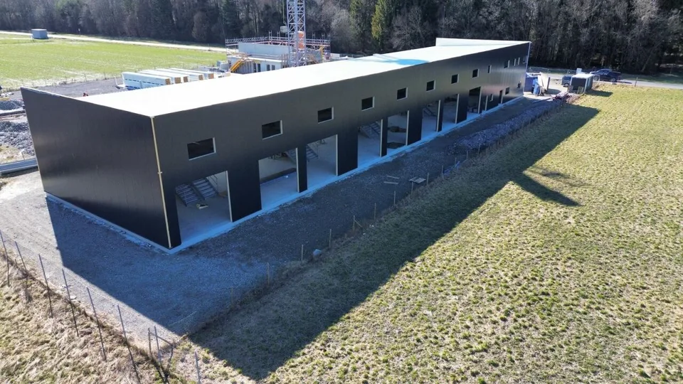 À vendre - Halle industrielle mixte avec excellent rendement à Aigle