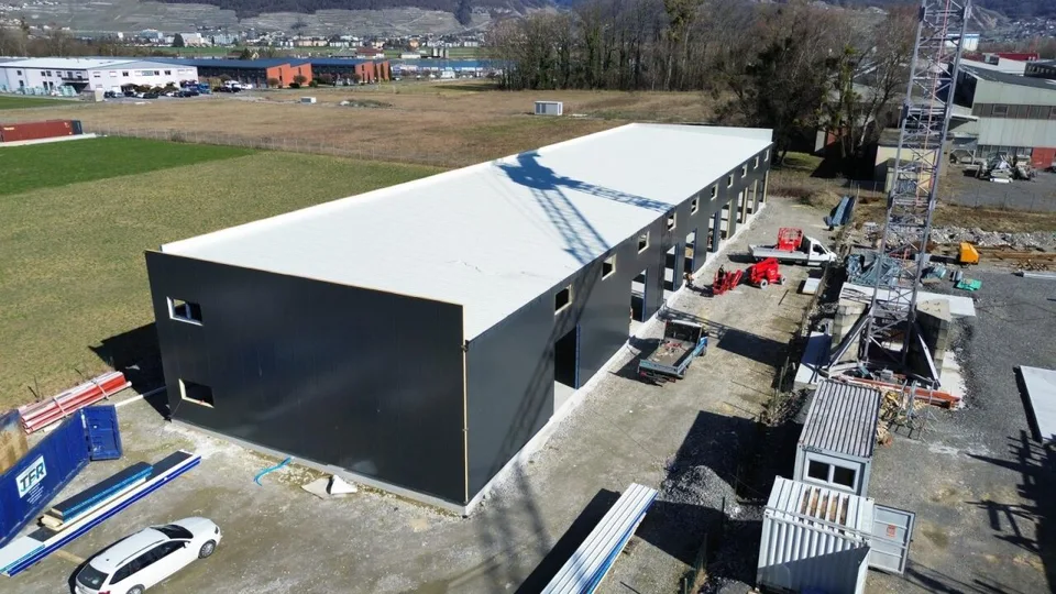 In vendita - Magazzino industriale misto con ottimo rendimento ad Aigle