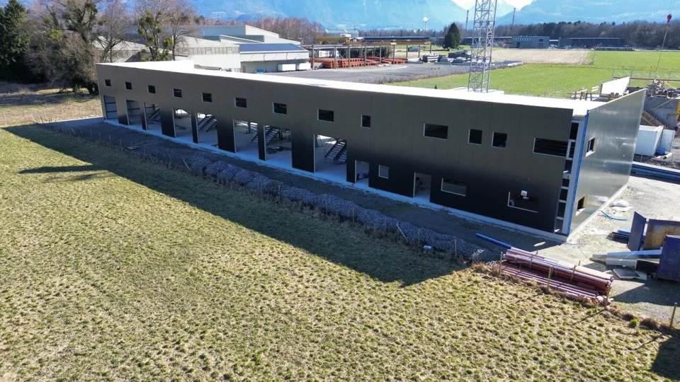 In vendita - Magazzino industriale misto con ottimo rendimento ad Aigle