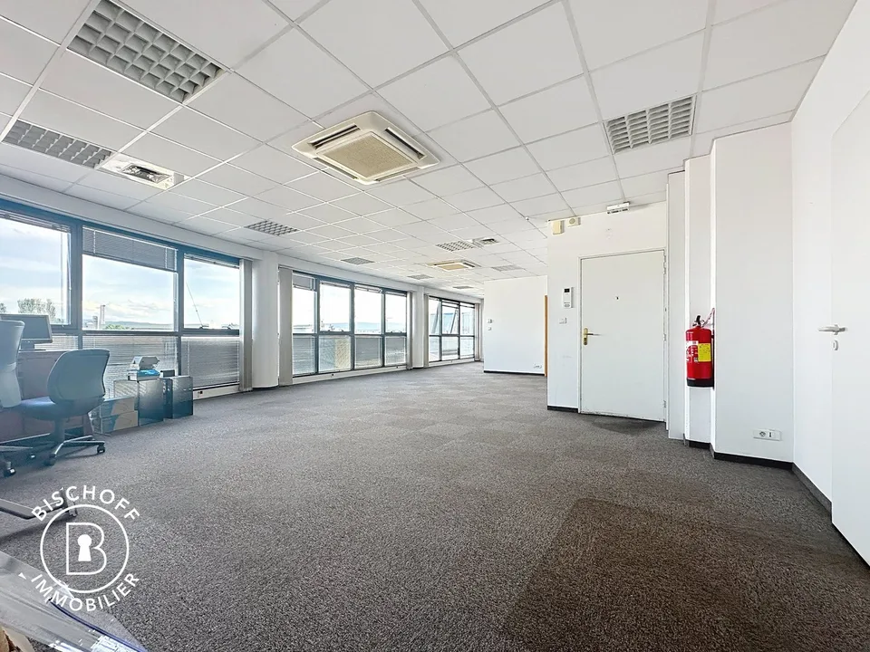 Moderne Bürofläche mit atemberaubendem Ausblick in Saint-Louis