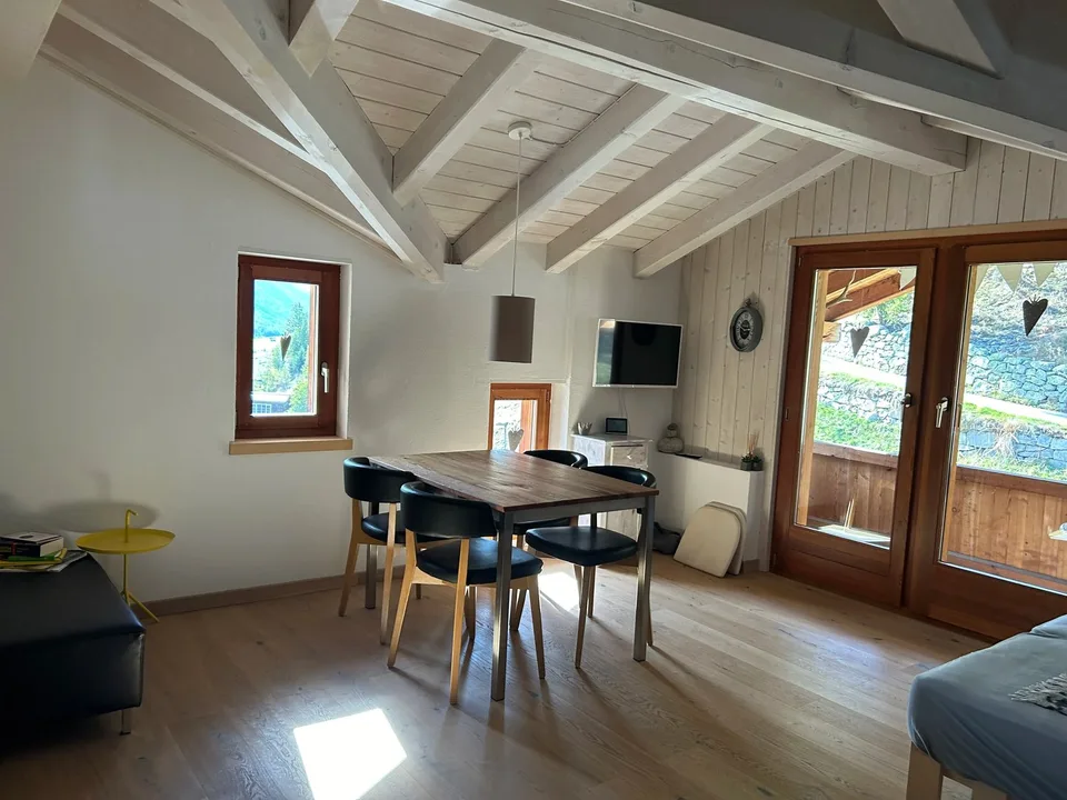Charmante Dachgeschosswohnung mit Balkon & Abendsonne im idyllischen Goms