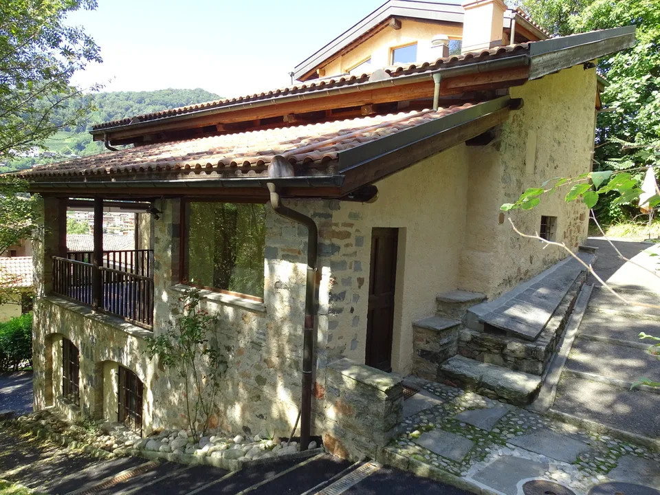 SPAZIOSA CASA DI NUCLEO CON GIARDINO
