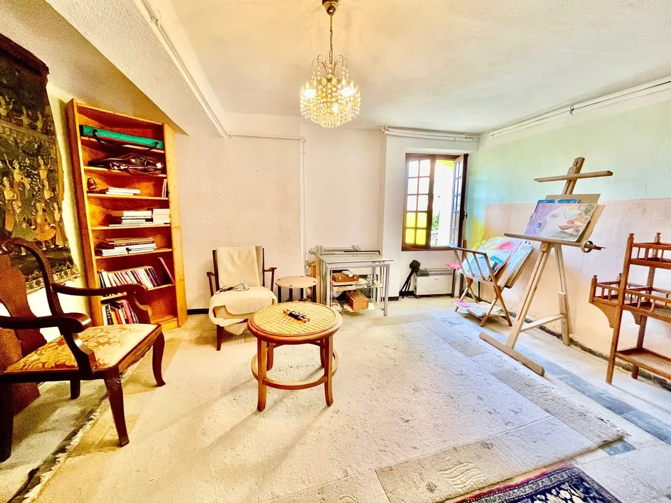 Maison de village caractéristique avec balcon dans un emplacement calme et ensoleillé dans le centre historique – photo 11 sur 17