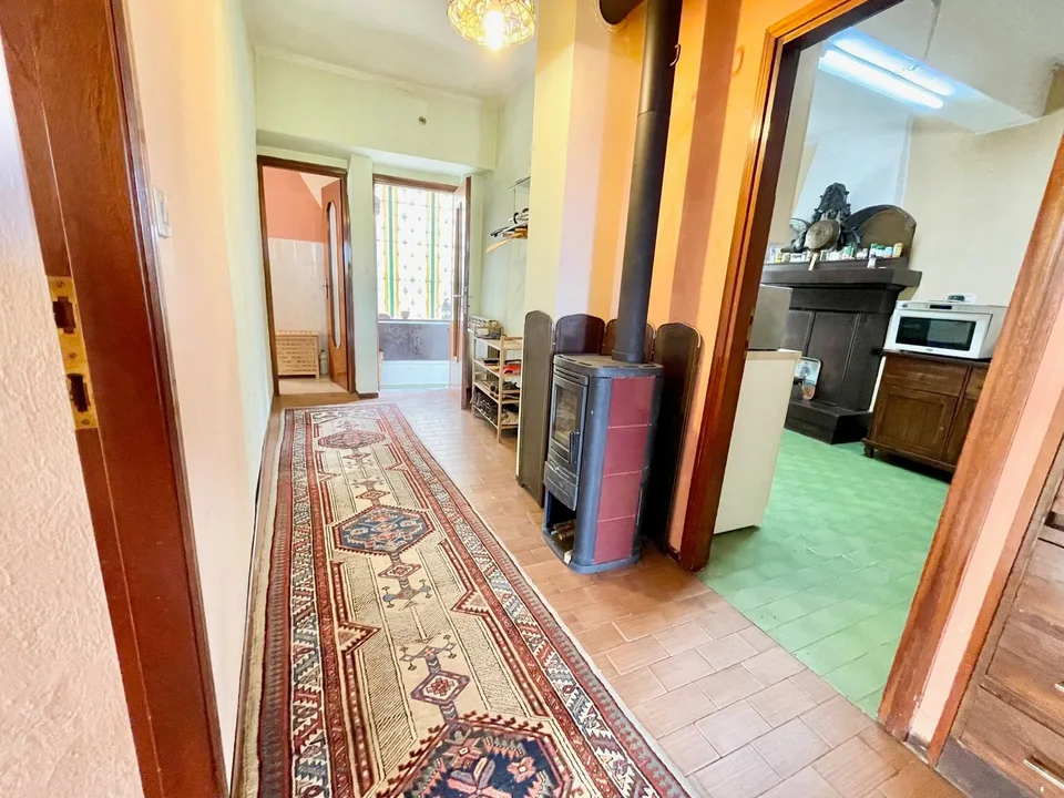 Maison de village caractéristique avec balcon dans un emplacement calme et ensoleillé dans le centre historique – photo 10 sur 17