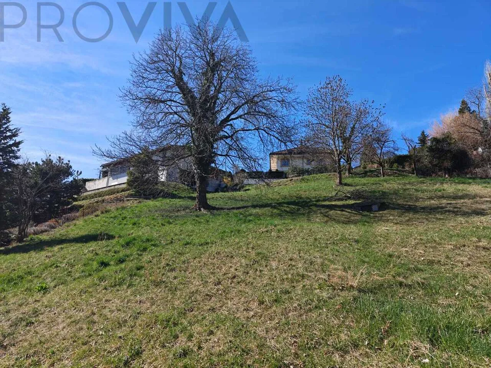 Terreno idilliaco con potenziale edificatorio e vista montana