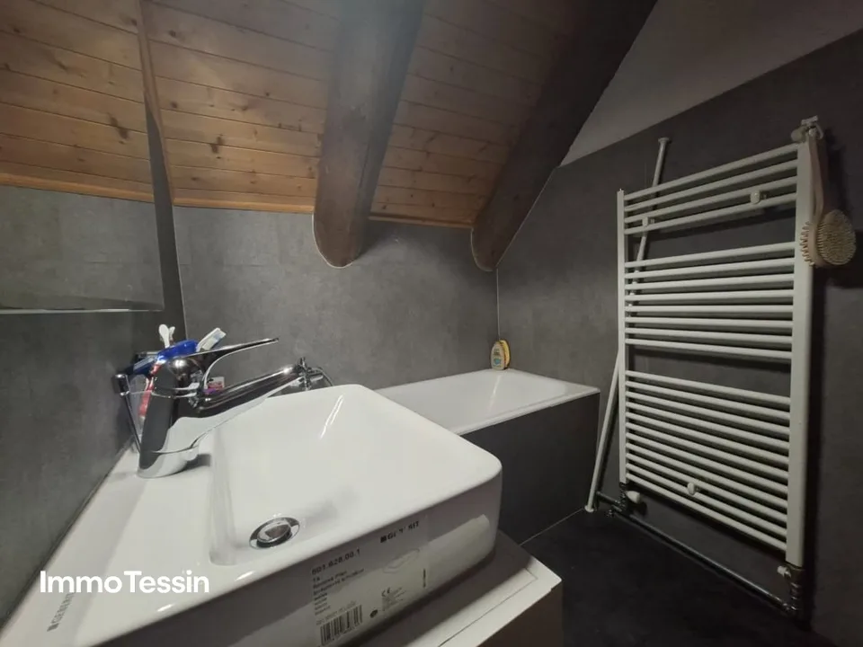 Cozy and renovated 3-room Nucleo Rustico full of charm in the historic center of Intragna – photo 9 of 13