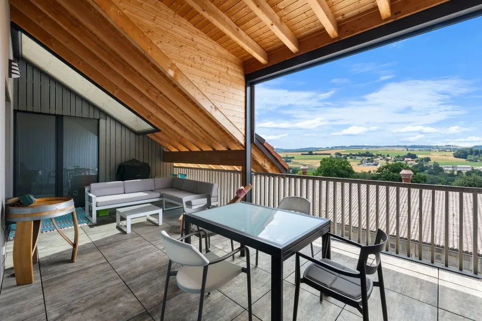 EN EXCLUSIVITE: Un bijoux de 230 m2 situé à 15 minutes d'Epalinges liant luxe, calme et espace.