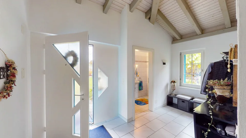 Casa unifamiliare con charme, vista lontana e sole della sera da sogno