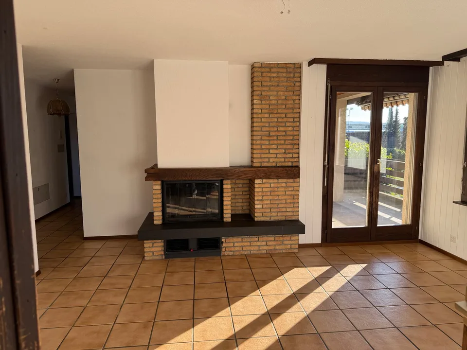 Affascinante appartamento di 3 camere con piscina/sauna comune e garage a Dotzigen
