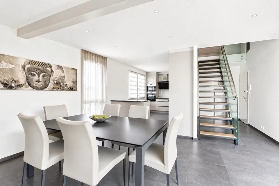 Magnifique attique avec mezzanine aménagée