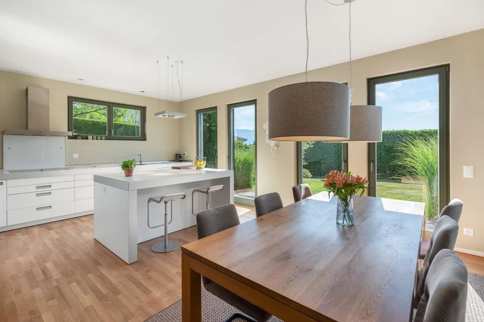 VANDOEUVRES - EXCLUSIVITE - Magnifique villa avec vue sur le Mont-Blanc – photo 6 sur 25