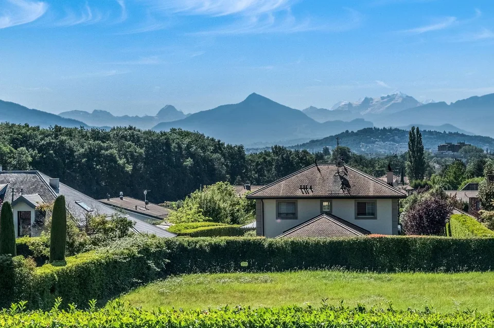 VANDOEUVRES - EXCLUSIVITE - Magnifique villa avec vue sur le Mont-Blanc – photo 16 sur 25