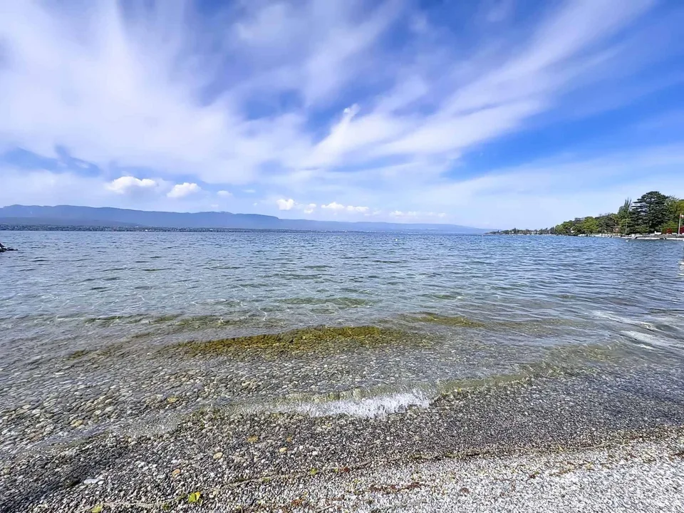 Villa d'architecte avec belle vue et accès privatif au lac