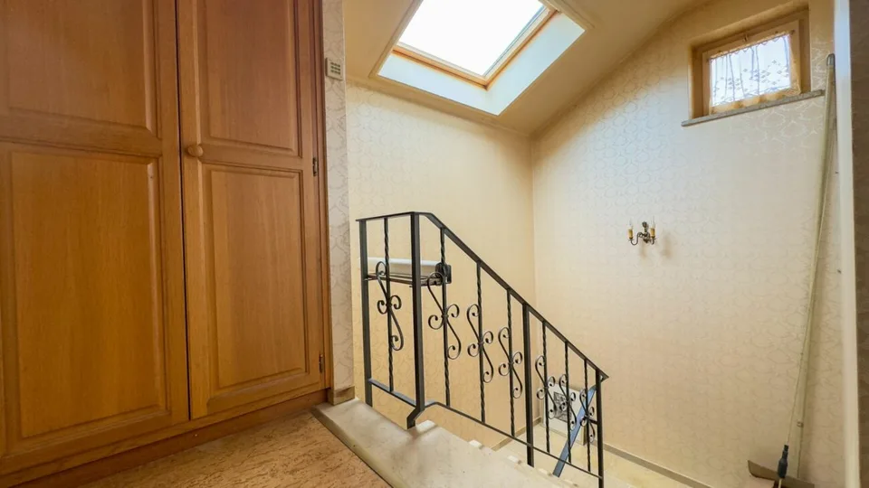 Casa unifamiliare a sé stante con piccola officina
