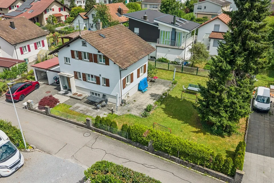 Charmantes Zuhause mit grossem Garten und vielseitigem Grundriss