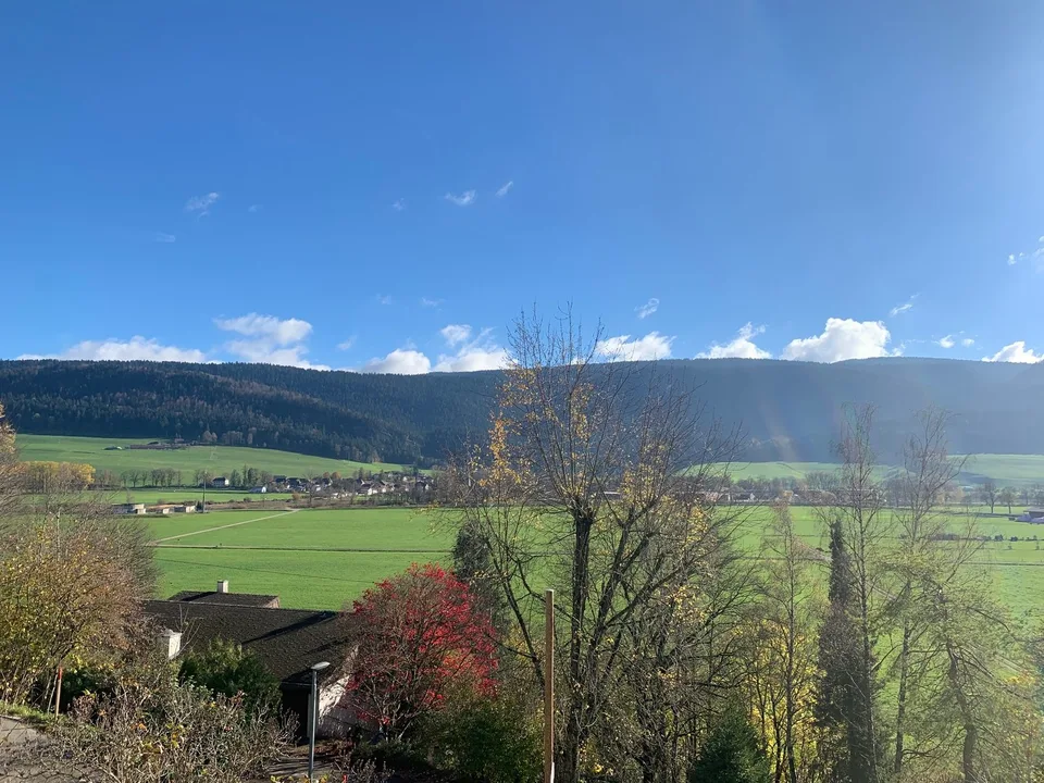 2113 Boveresse/NE Im Bau 2 familienfreundliche Villen mit Doppelgarage