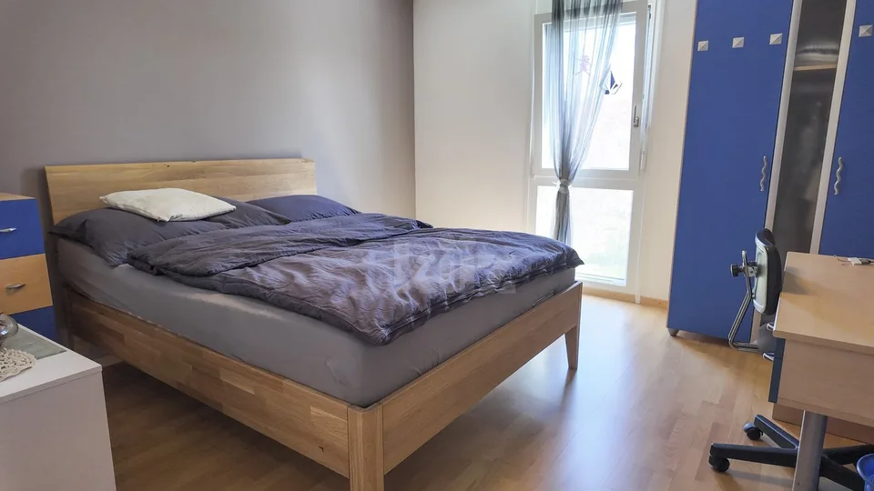 Wohnung und professionelles Atelier in Industriezone