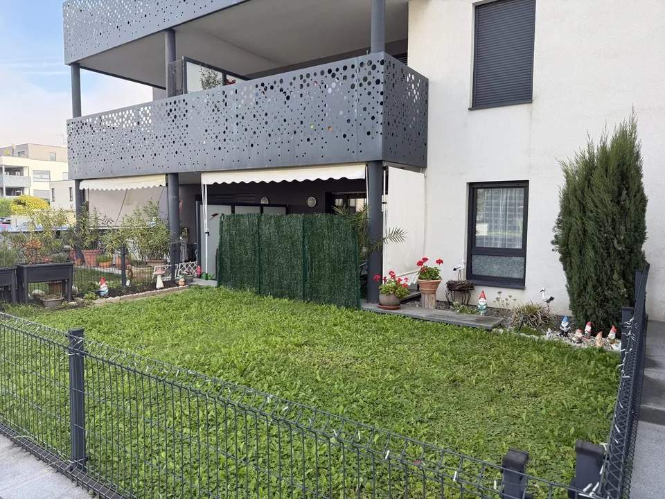 Hochwertige 2-Zimmer-Wohnung mit Terrasse, Garten und zwei Stellplätzen – Blotzheim (Frankreich) – Foto 11 von 14