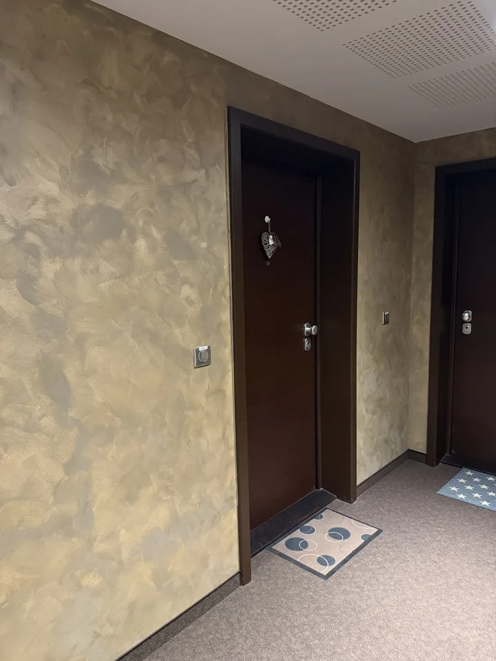 Hochwertige 2-Zimmer-Wohnung mit Terrasse, Garten und zwei Stellplätzen – Blotzheim (Frankreich) – Foto 8 von 14