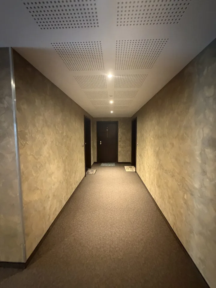 Hochwertige 2-Zimmer-Wohnung mit Terrasse, Garten und zwei Stellplätzen – Blotzheim (Frankreich) – Foto 9 von 14