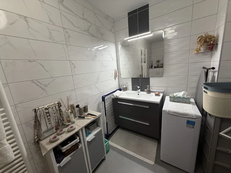 Hochwertige 2-Zimmer-Wohnung mit Terrasse, Garten und zwei Stellplätzen – Blotzheim (Frankreich) – Foto 7 von 14
