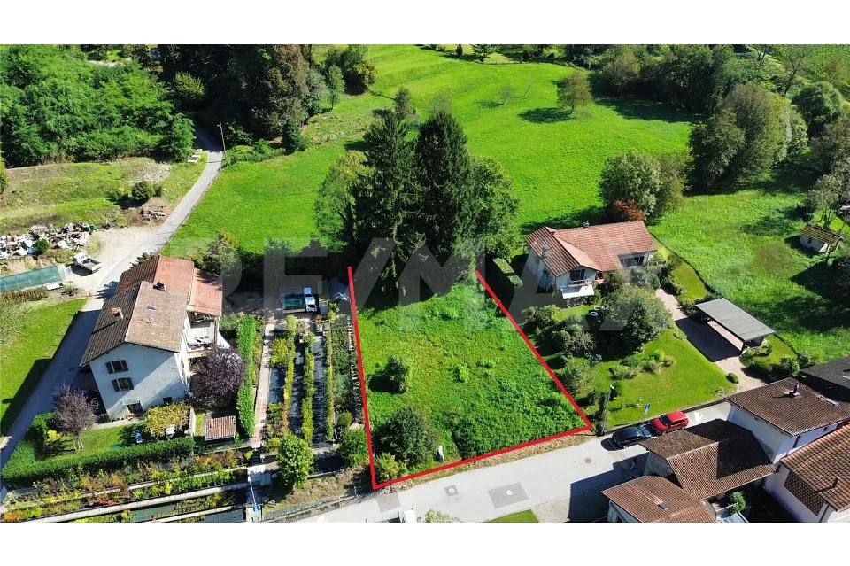Terreno residenziale in zona verde e tranquilla a Tresa