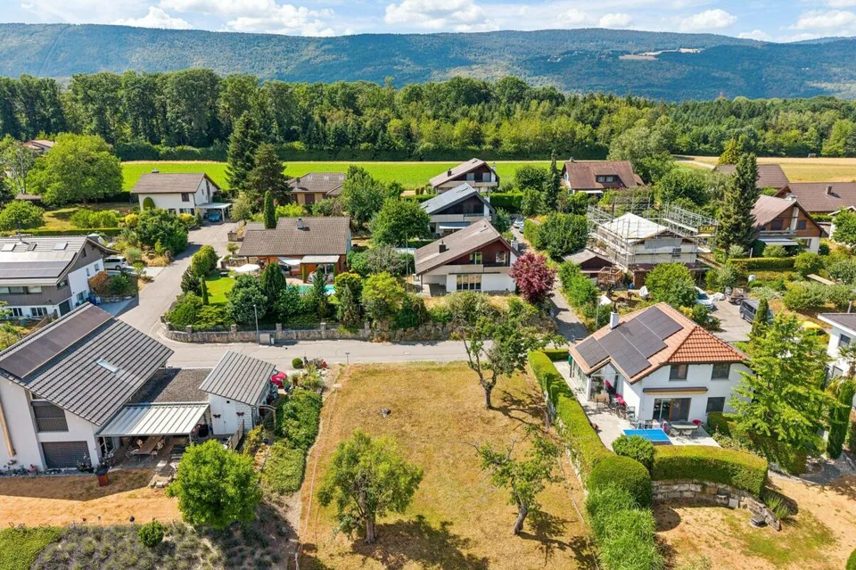 Attraktives Einfamilienhaus mit zusätzlicher Baulandparzelle in Gals BE