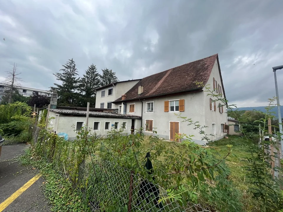 Immeuble mixte en rénovation à Rossemaison