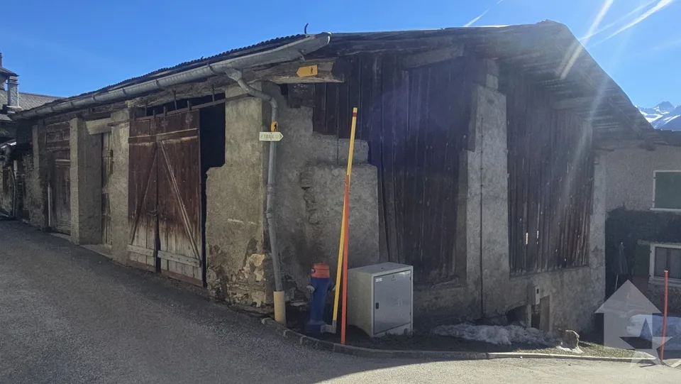 Grange à rénover avec projet de construction