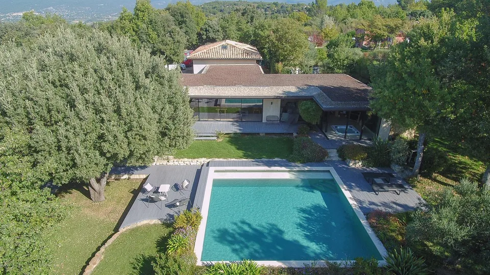 Magnifique propriété contemporaine dans un cadre privilégié !