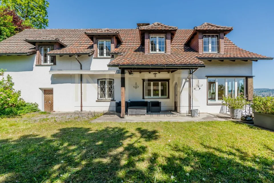 Reserviert: Stilvolles freistehendes 6.5-Zi-EFH mit 981 m² Grundstück, Seesicht und Entwicklungspotenzial in Oberrieden