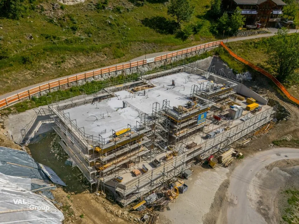 Exklusive Attikwohnung - Wohnen mit alpinem Charme im Tschäggättuhuis
