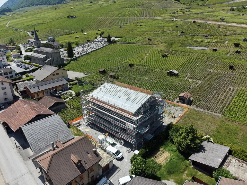 Appartamento nuovo di 3.5 locali con balcone e bella vista a Leytron