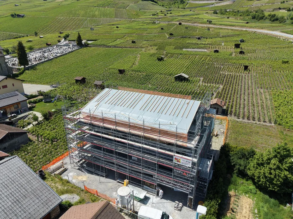 Appartamento nuovo di 3.5 locali con balcone e bella vista a Leytron