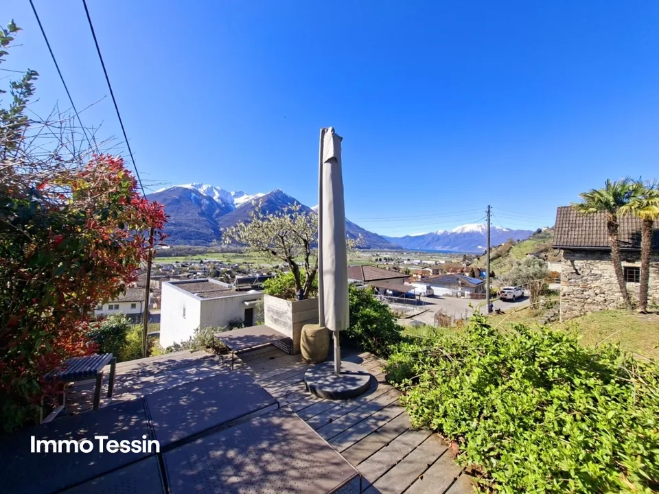 Design rustico: assoluto gioiello di un rustico di classe eccezionale in una posizione meravigliosa con terrazza e vista sul Lago Maggiore