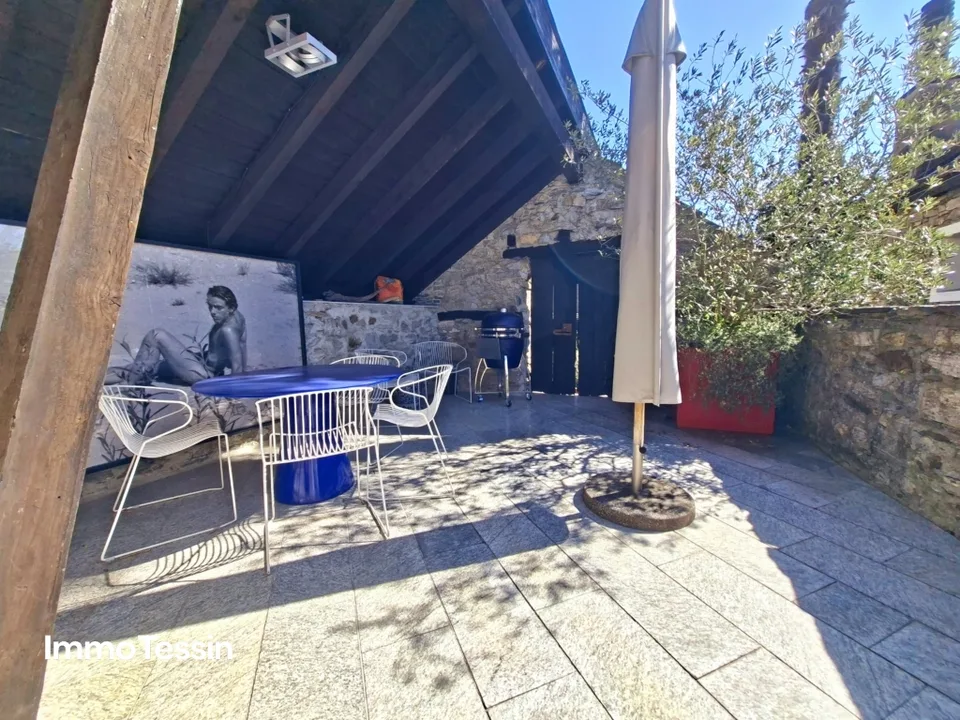 Design rustico: assoluto gioiello di un rustico di classe eccezionale in una posizione meravigliosa con terrazza e vista sul Lago Maggiore