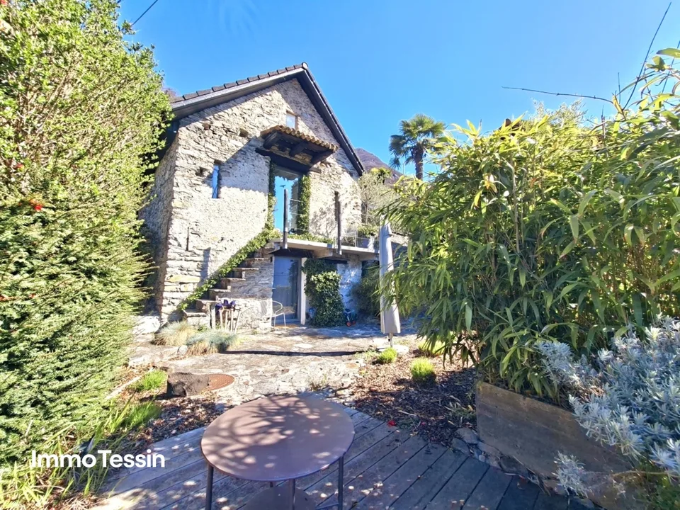 DESIGN RUSTICO: Absolutes Bijou Rustico der Extraklasse an wunderschöner Lage mit Terrasse und Blick auf den Lago Maggiore